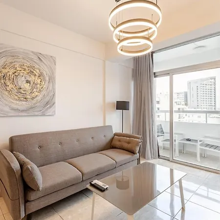 Seaside View 1-bedroom Apartment! * ラルナカ