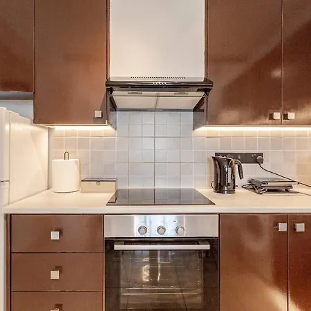 Seaside View 1-bedroom Apartment! 라르나카