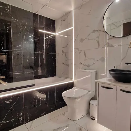 Seaside View 1-bedroom Apartment! Larnaca