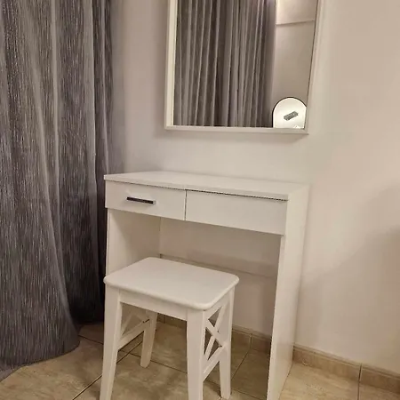 Seaside View 1-bedroom Apartment! Appartamento Larnaca
