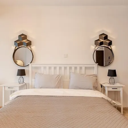 Seaside View 1-bedroom Apartment! *