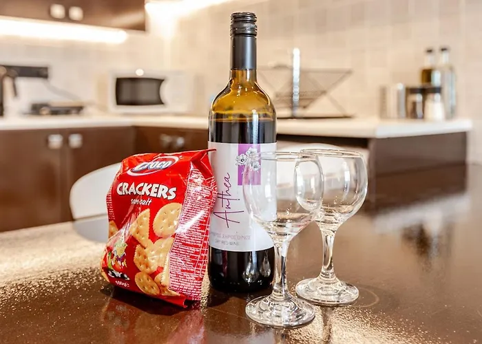 Seaside View 1-bedroom Apartment! 라르나카