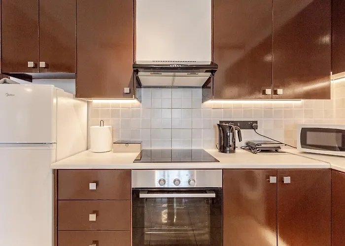 Seaside View 1-bedroom Apartment! 라르나카