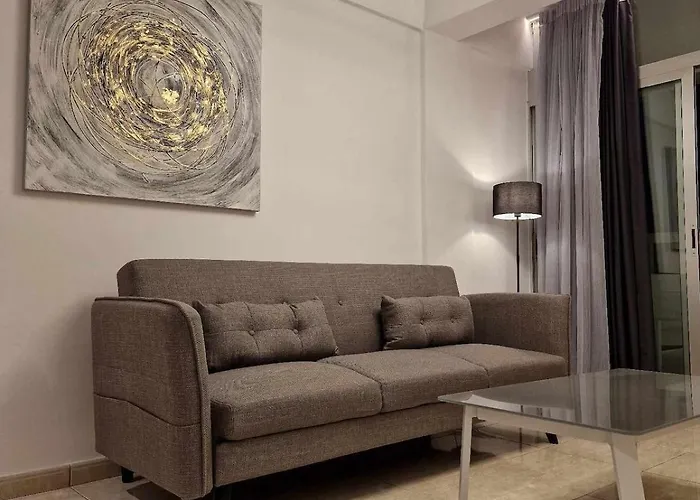 Seaside View 1-bedroom Apartment! 라르나카