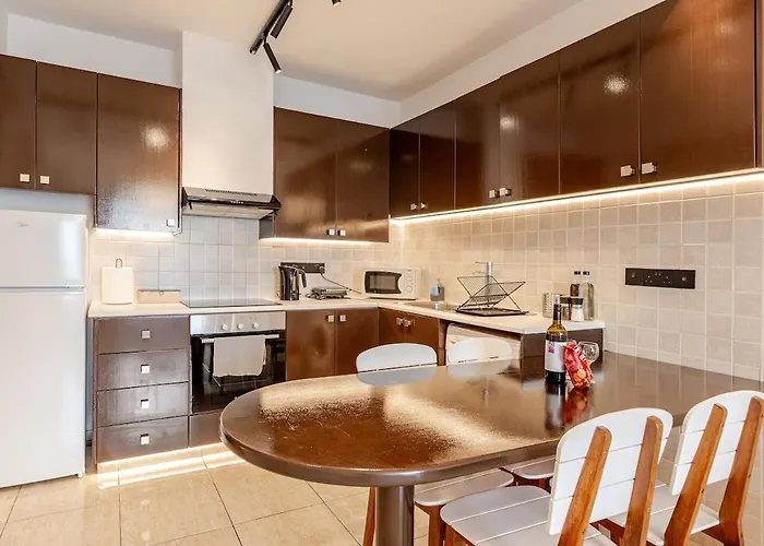 Seaside View 1-bedroom Apartment! * 라르나카