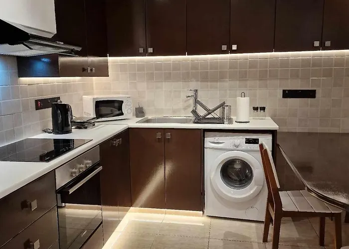 Seaside View 1-bedroom Apartment! 라르나카