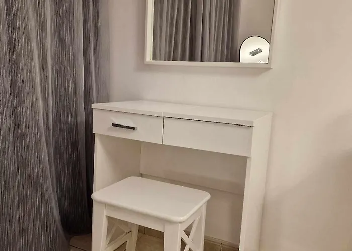 Seaside View 1-bedroom Apartment! 아파트 라르나카