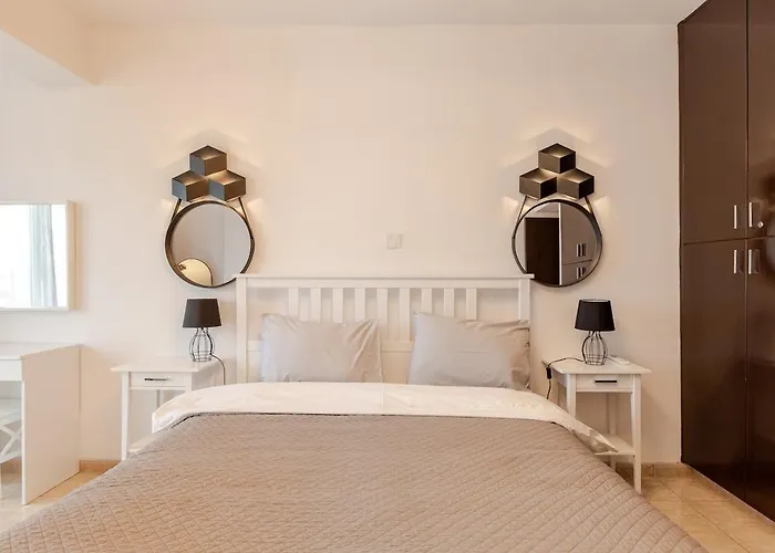 Seaside View 1-bedroom Apartment! *