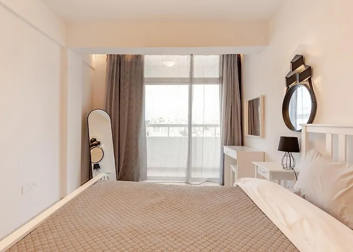 Seaside View 1-bedroom Apartment! * Lárnaka